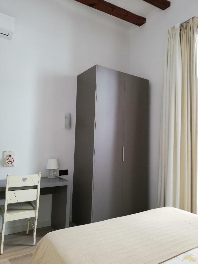 Hostal Parellades Σίτζες Εξωτερικό φωτογραφία